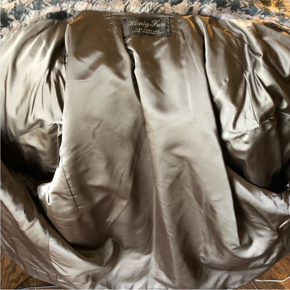Amazing Sheared Beaver Fur coat - Value $9,000 - Picture 7 of 9